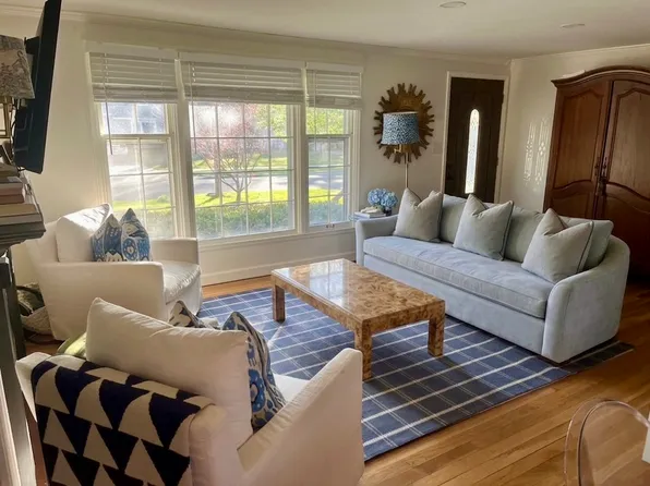 7348 Ash St, Prairie Village, KS 66208