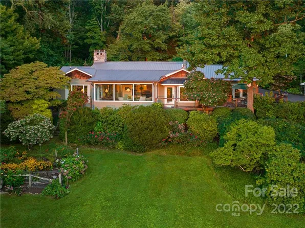 267 Sugar Hollow Rd, Fairview, NC 28730