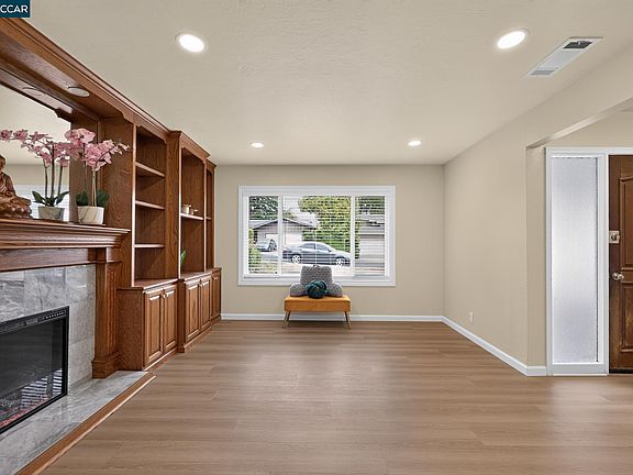4th image of 1325 Belfair Dr