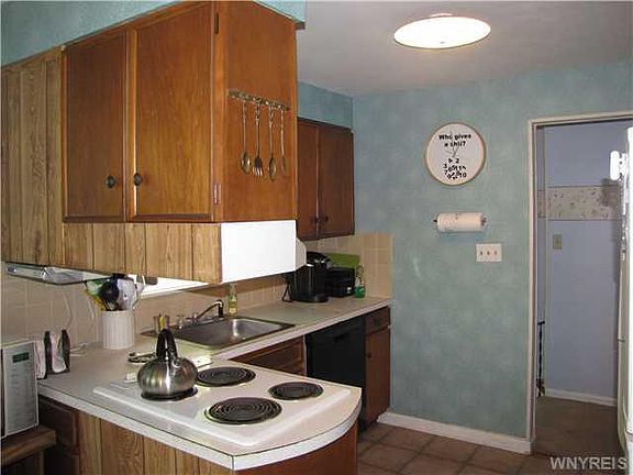 4th image of 2140 Meadow Ln