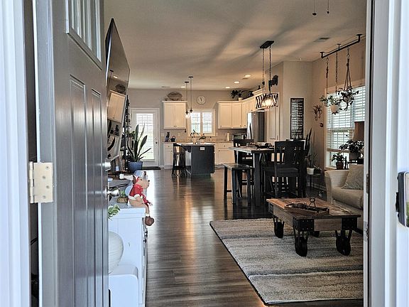 5th image of 804 Halford Pl
