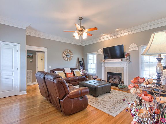 5th image of 103 Redbud Dr