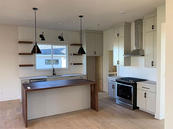 5th image of 613 Red Feather Ct