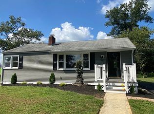 105 4th St, Elmer, NJ 08318