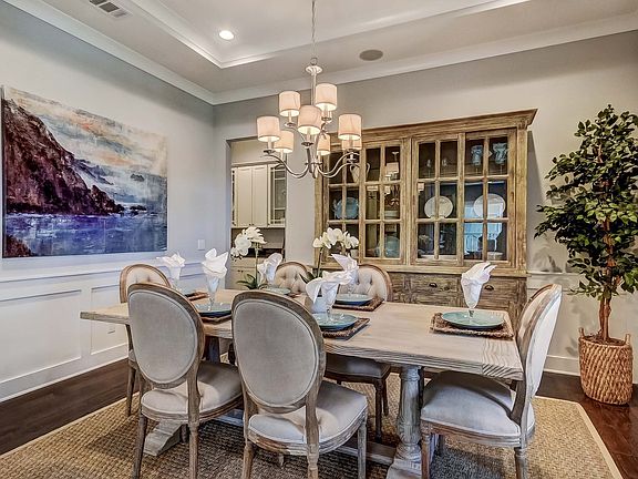 Welcoming dining room