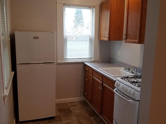 3rd image of 1512 Franklin St