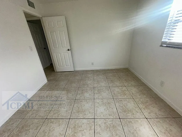 Riverside Manor/N'ice Apartments - 889 Riverside Drive, Ft. Lauderdale, FL 33312 — Photo 43