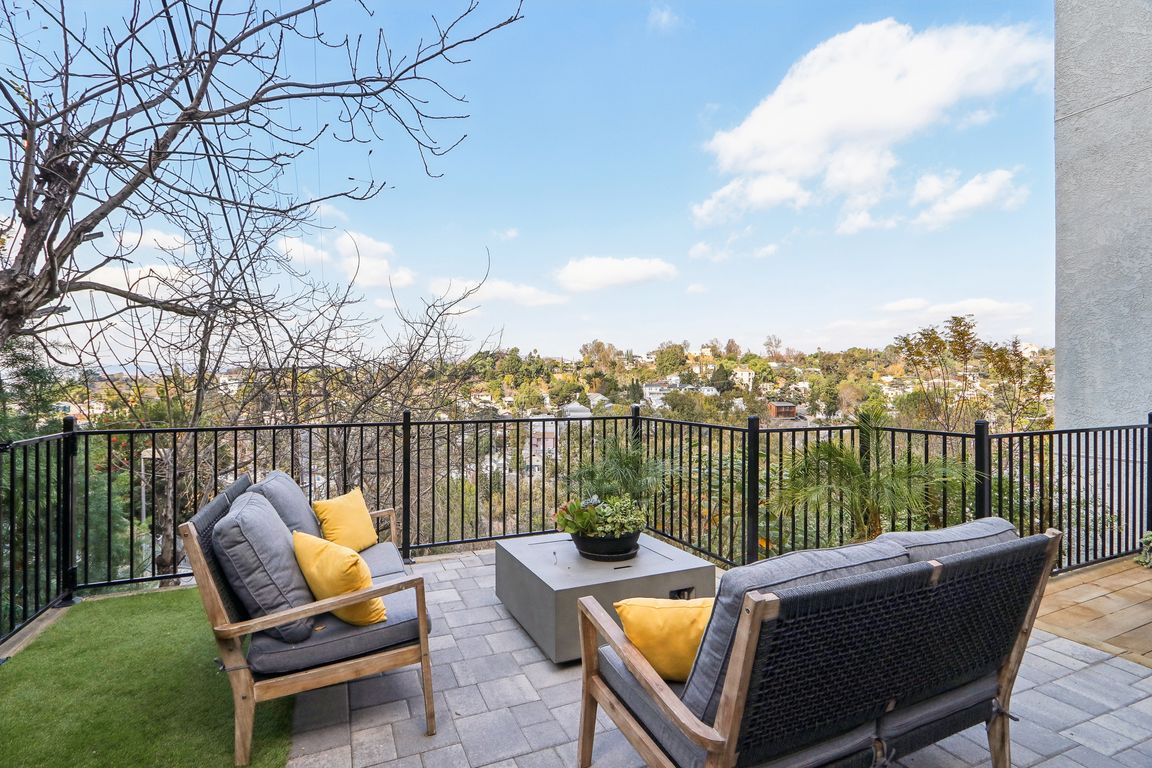 Lucretia Ave-066.jpg
