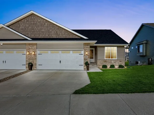 703 Creekside Dr, Tiffin, IA 52340