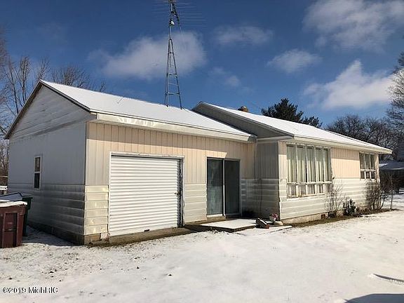 3rd image of 805 Park Shore Dr