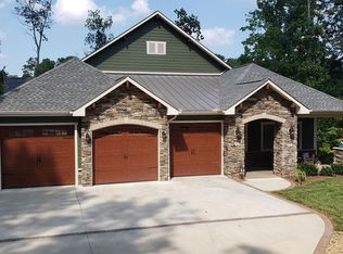 5204 Peninsula Dr, Granite Falls, NC 28630