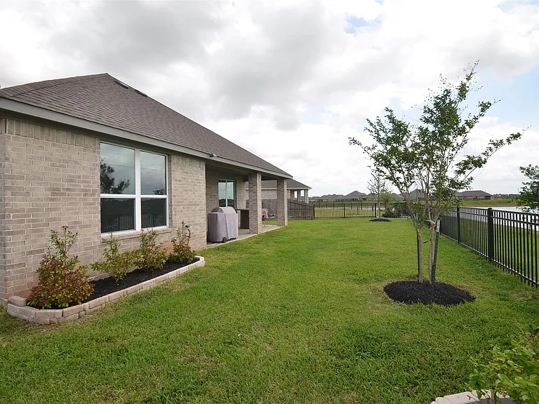 1696 Daylight Lake Dr — Photo 2