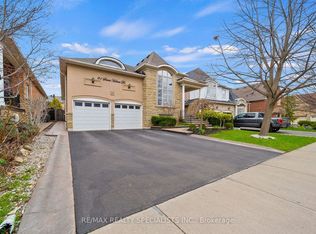 31 Saint Hubert Dr, Brampton, ON L6P1W1