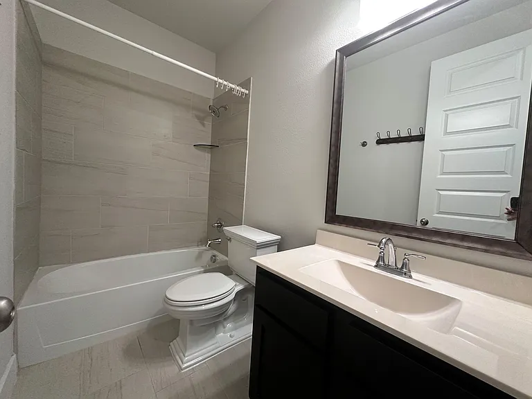 2609 Chevy Chase Dr — Photo 34