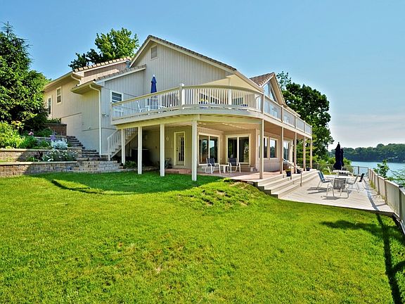2nd image of 109 NW Teakwood St