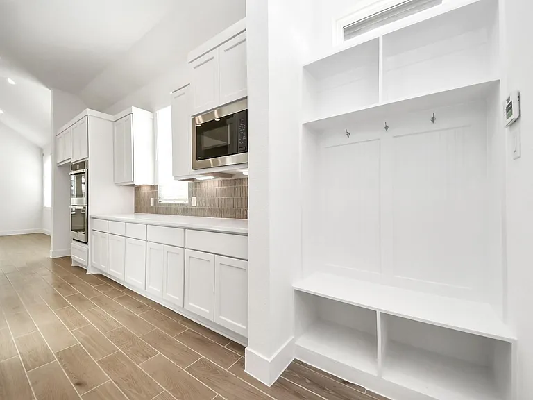 25026 Midnight Willow — Photo 13