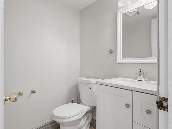 3rd image of 157 Echelon Rd