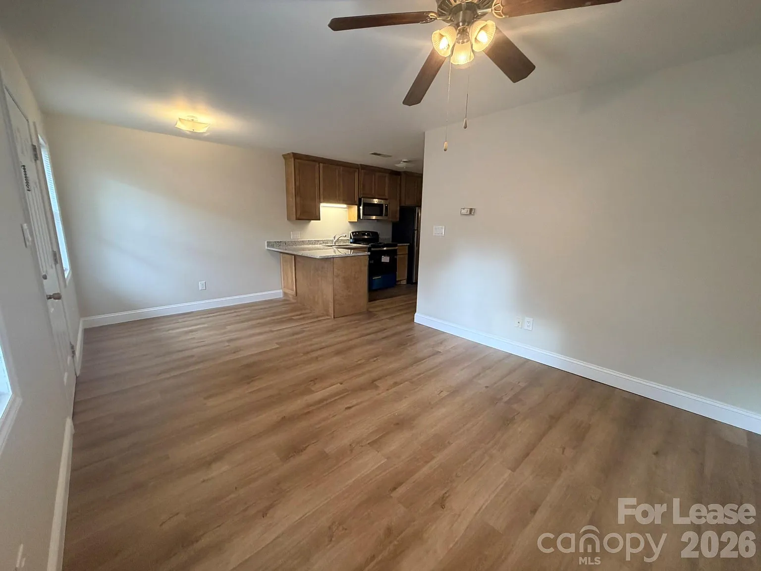 1 bed, 1.0 bath, 700 sqft, $1,095 — Photo 3