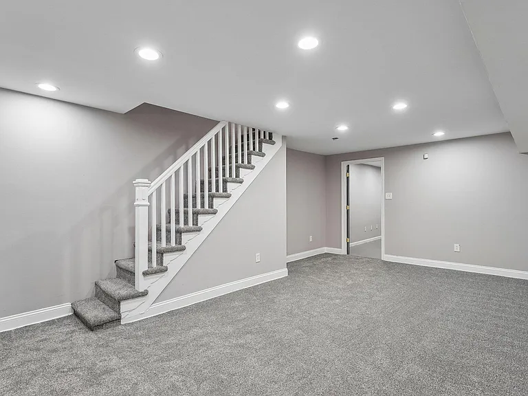 2817 Pelham Ave — Photo 20