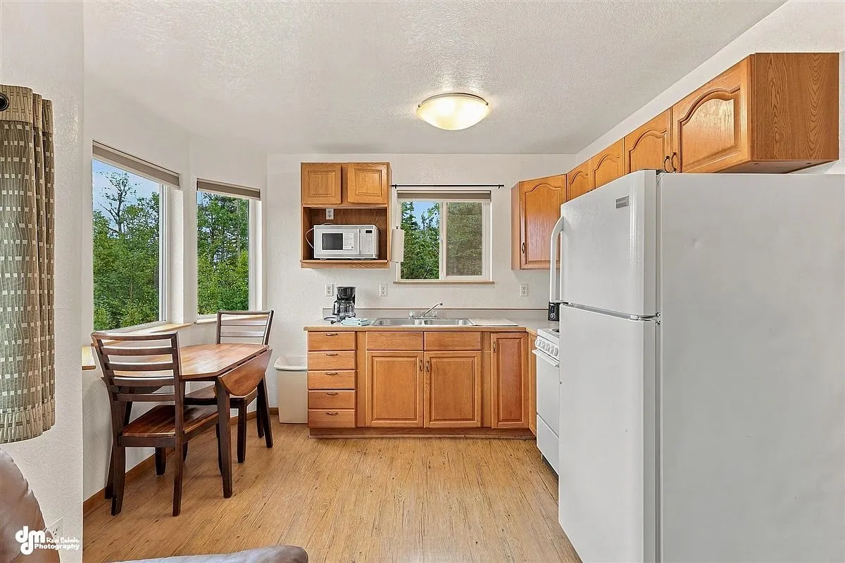 1 bed, 1000 sqft, $1,950 — Photo 2