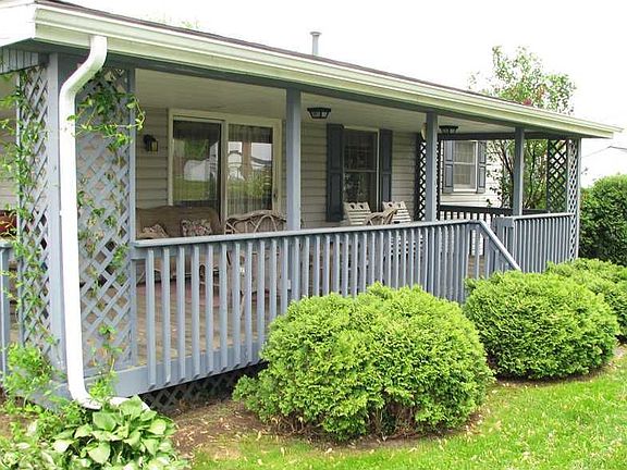 3rd image of 990 Crestwood Dr