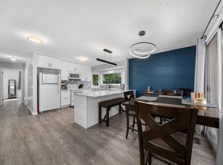 24 Cedardale Rise SW, Calgary, AB T2W 3Y5