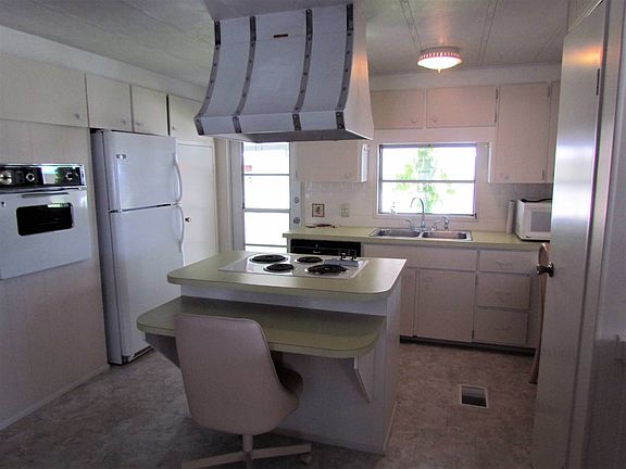 3rd image of 335 Desoto St