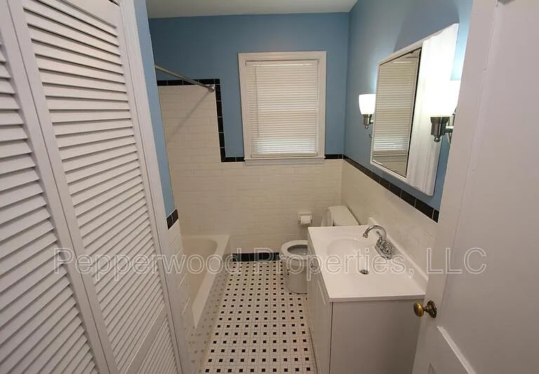 111 Timothy St — Photo 14