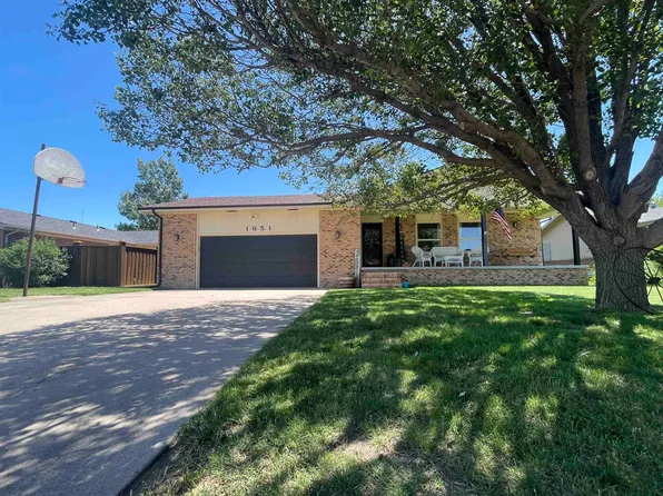 1651 N Karst St, Russell, KS 67665
