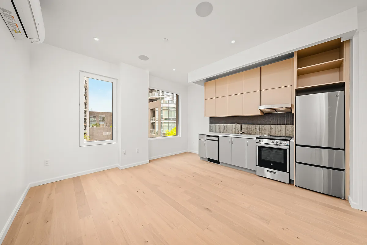 Building Photo - 41-15 24th St #522