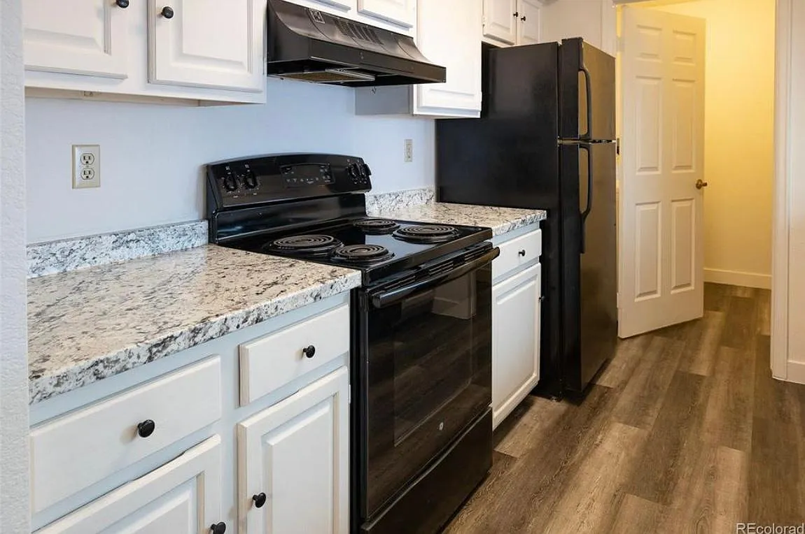 12024 W Cross Dr — Photo 3