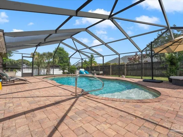 25 Bartlett Cir, Pensacola, FL 32505