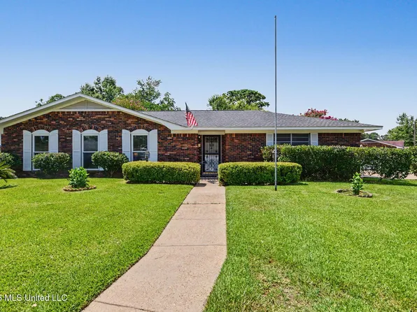 12704 Hanover Dr, Ocean Springs, MS 39564