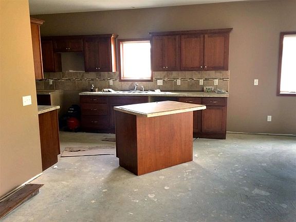 3rd image of 713 Edgerton St