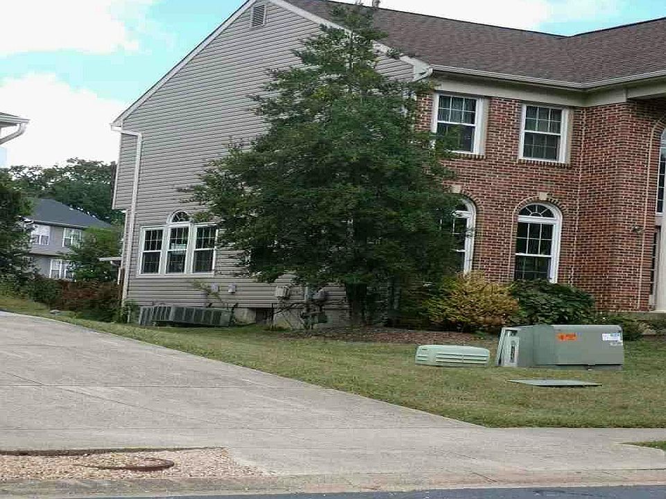 2nd image of 2340 Ashford Ln