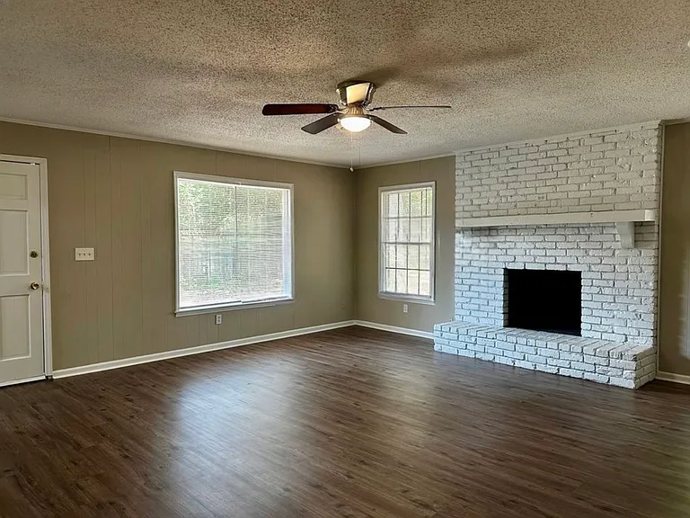 1017 Rosedale Dr — Photo 10