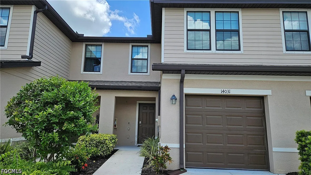 3 bed, 2.5 bath, 1378 sqft, $3,000 — Photo 1