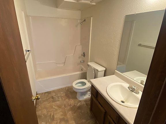 3rd image of 538 W 5th St APT D