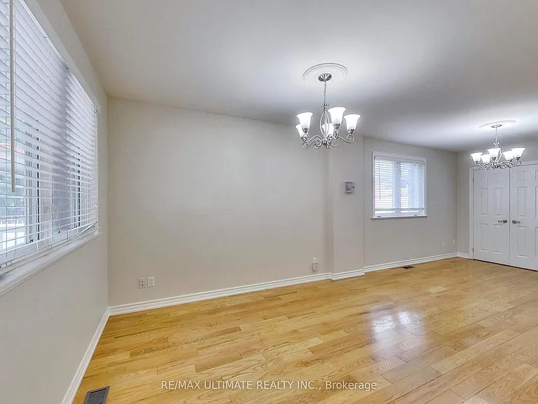19 Glenora Ave #UPPER — Photo 6