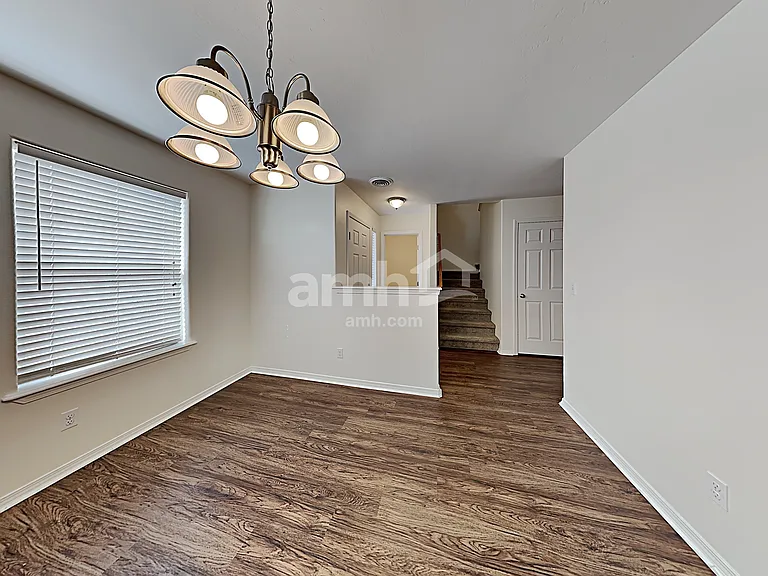 724 N Carisbrooke Ave — Photo 6