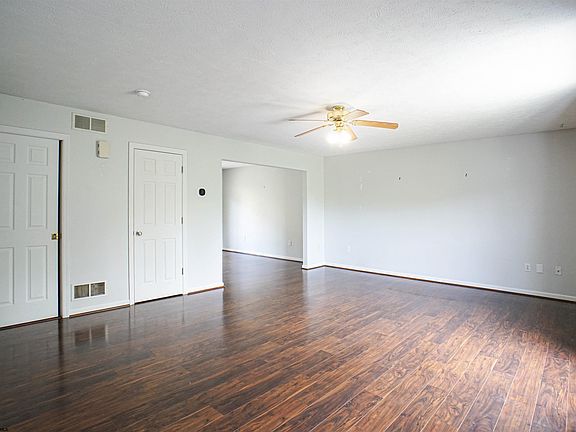 3rd image of 12 Clear Spring Dr