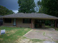 1st image of 1107 E Oak St