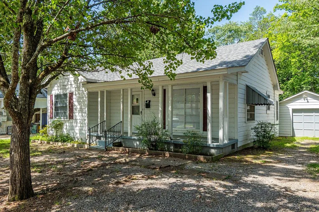 102 Chitwood St — Photo 1