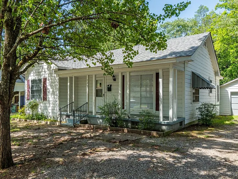 102 Chitwood St — Photo 1