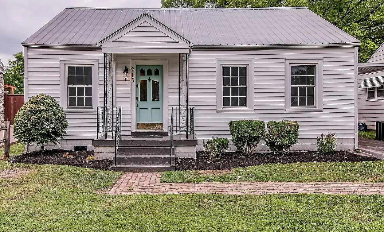 3 bed, 1452 sqft, $2,100 — Photo 2