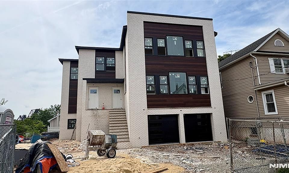 1st image of 43 John St