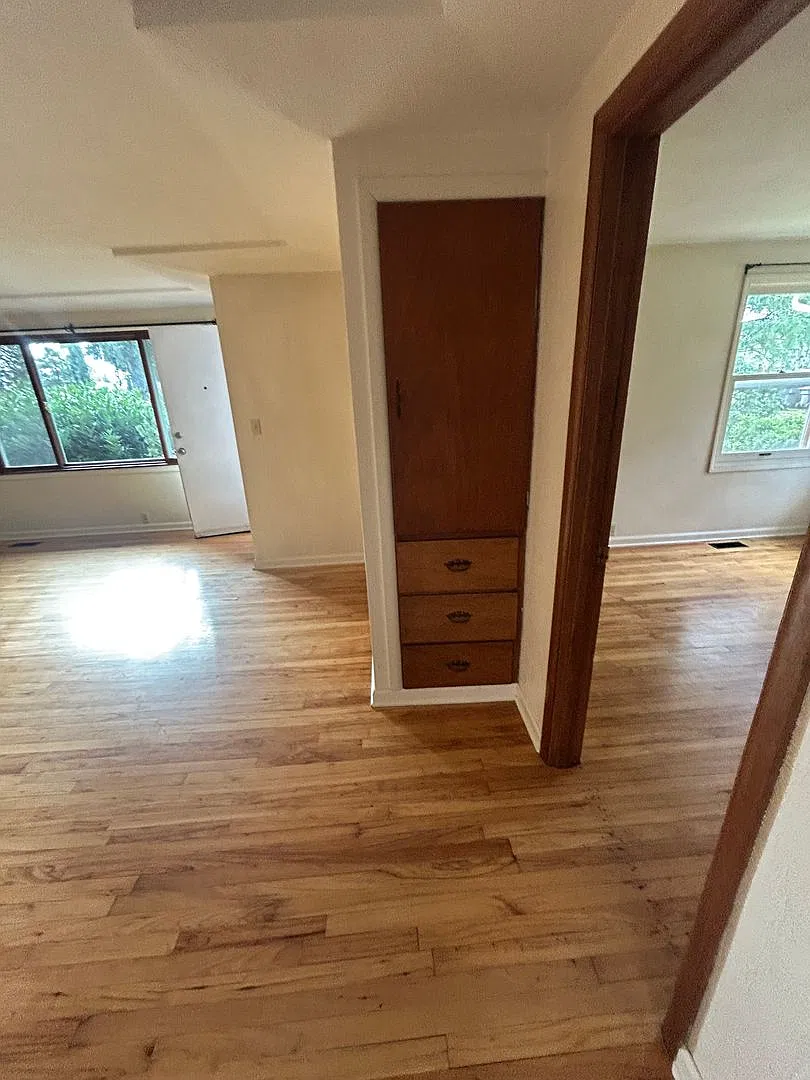 Spacious 2 Bedroom 1 Bath Duplex in Park-Like Setting - Pets Welcome — Photo 4