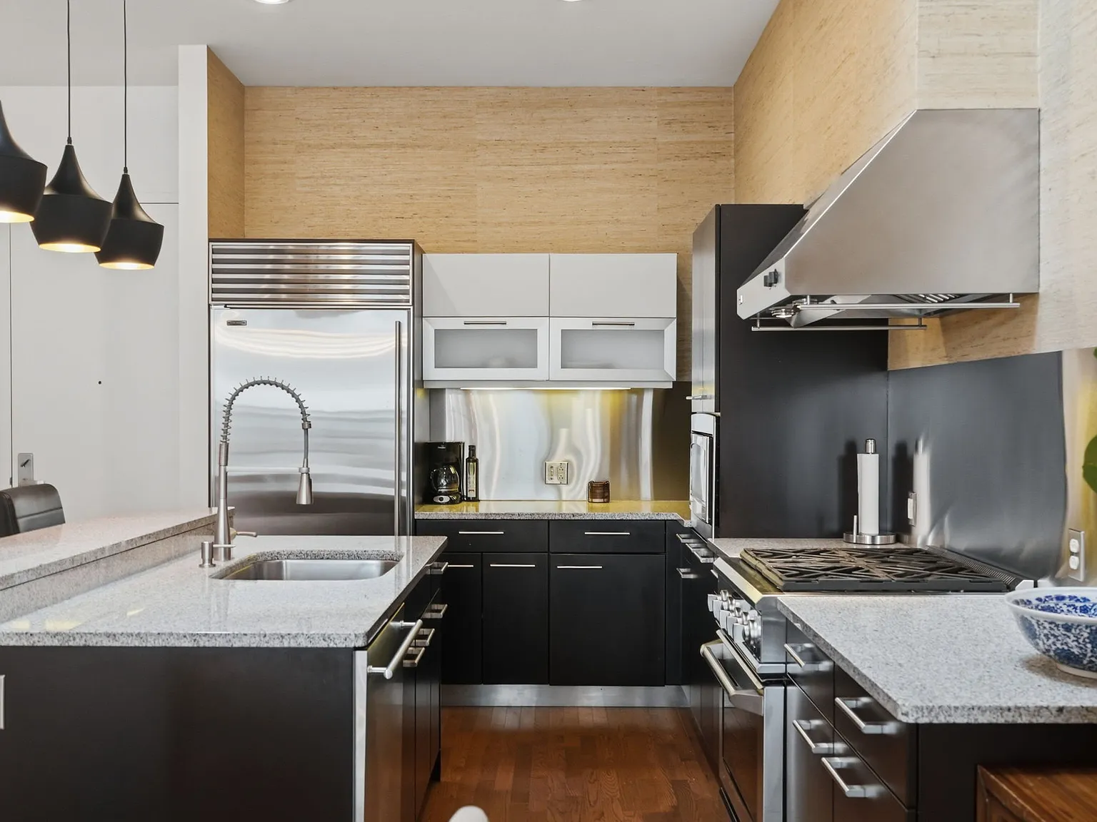 2 bed, 1525 sqft, $7,000 — Photo 3
