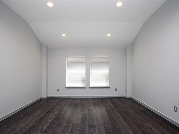 3rd image of 6608 Oak Falls Dr