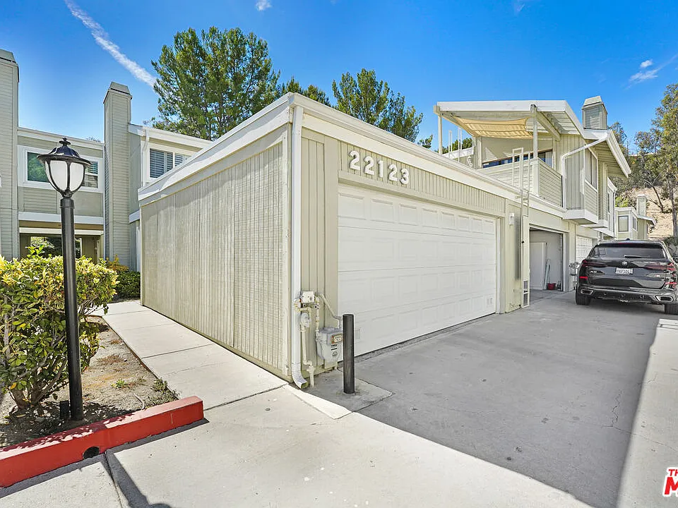 22123 Burbank Blvd #2